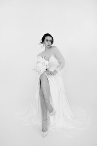 Black and white photo of a model at the studio - Styled Bridal Shoot - Vienna - Hochzeitsfotograf Wien - Destination Wedding Photographer - Ramona Hackl